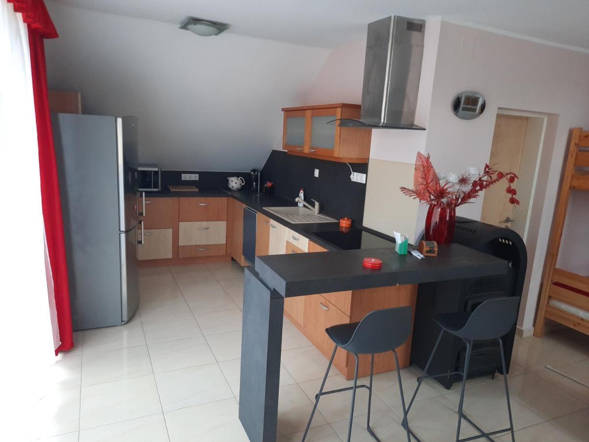 Fitt Apartman Ленти Екстериор снимка
