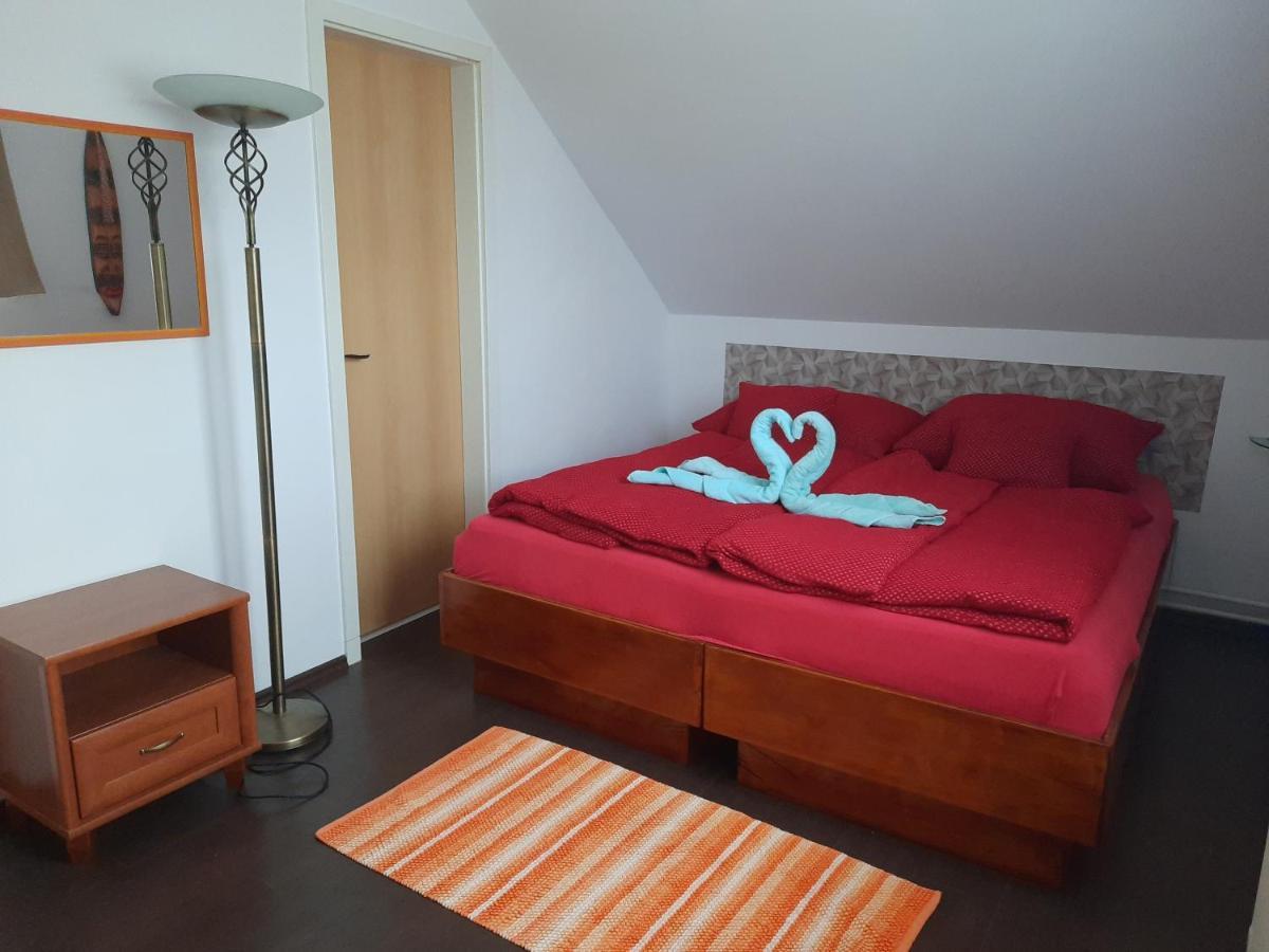 Fitt Apartman Ленти Екстериор снимка