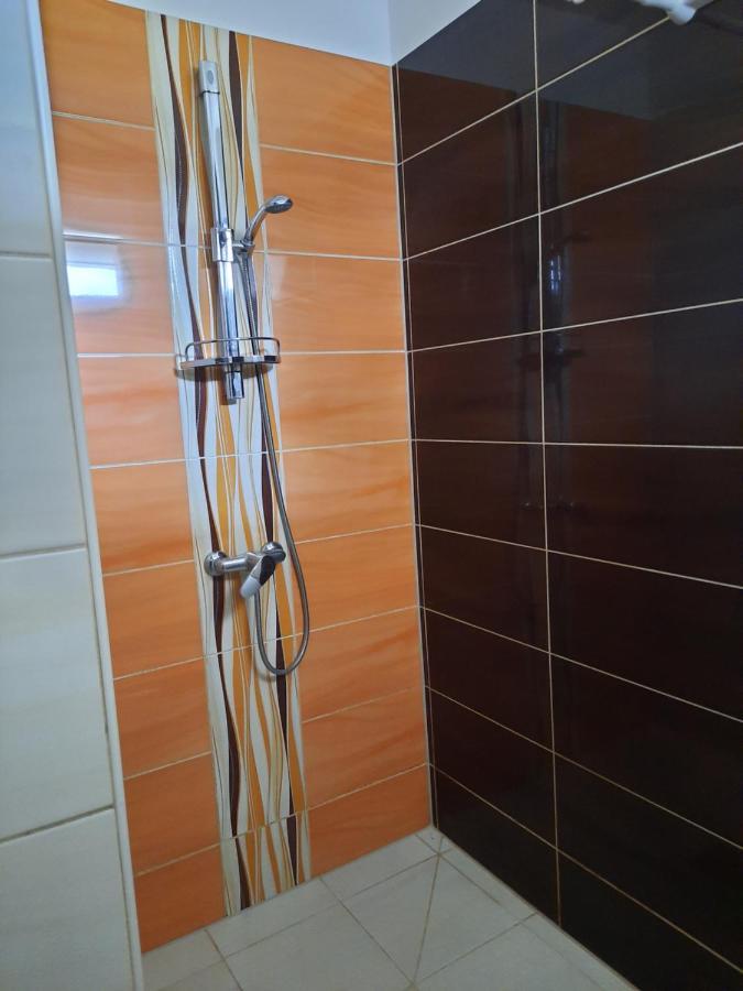 Fitt Apartman Ленти Екстериор снимка